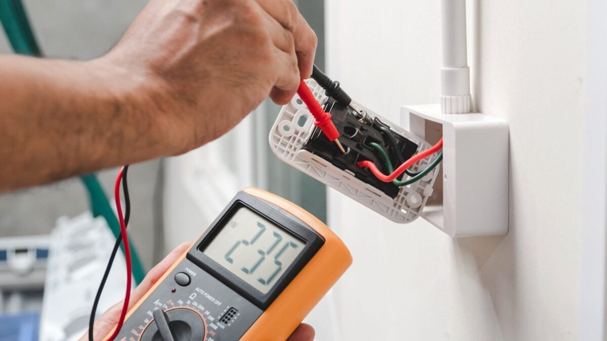Video cover picture Electrician check a wall socket