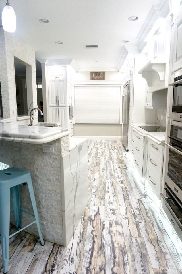 kitchen-white-with-stone